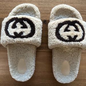 Gucci Beige Faux Fur Logo Slides